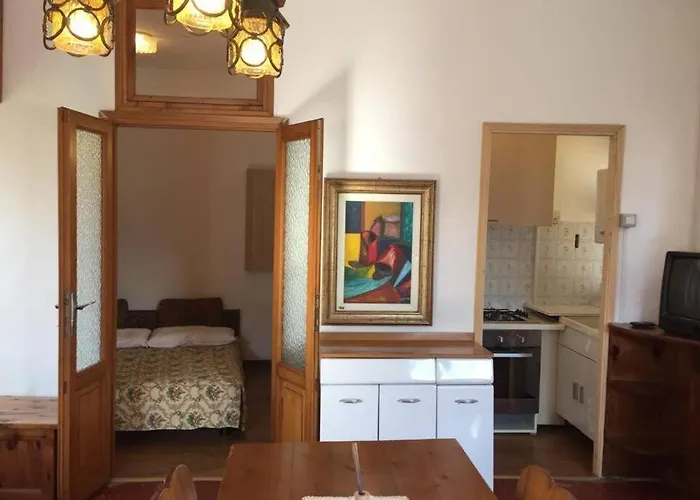 Nel Set Di Piccolo Mondo Antico Villa Viola