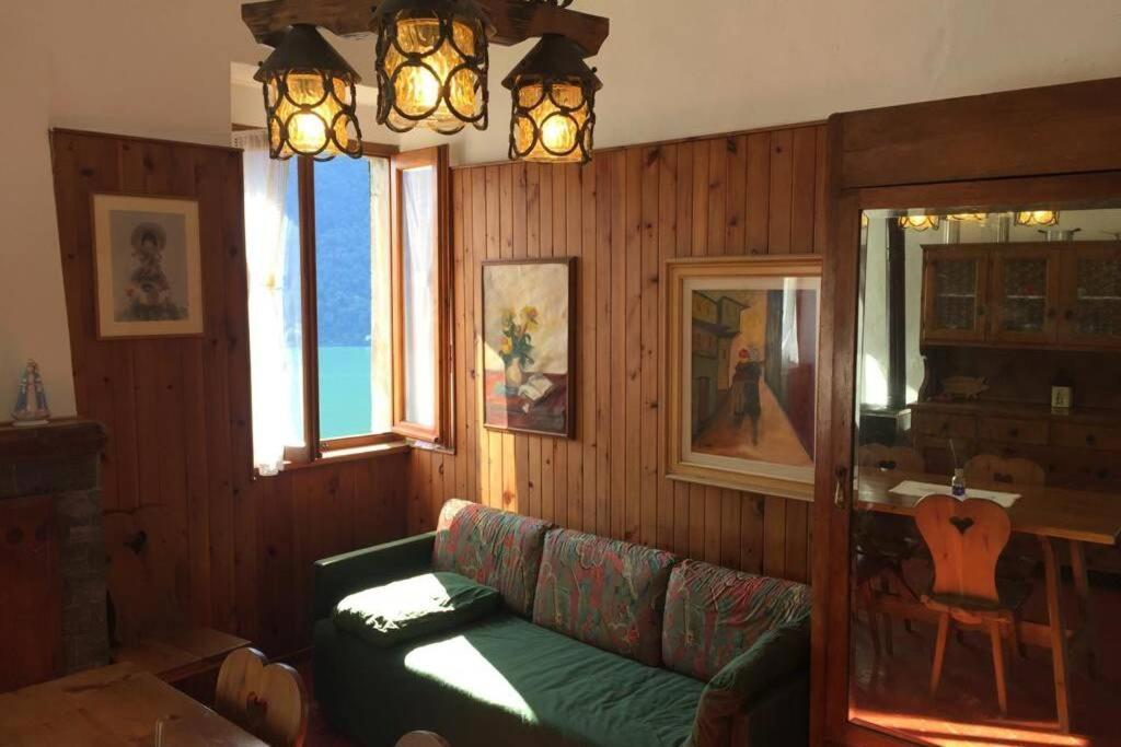 Nel Set Di Piccolo Antico Viola Ferienhaus *