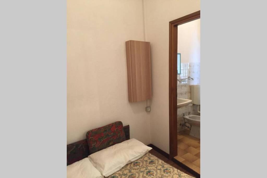 Nel Set Di Piccolo Antico Viola Valsolda