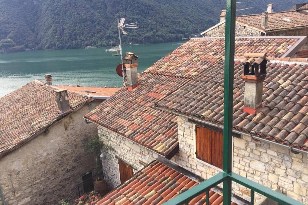 Nel Set Di Piccolo Antico Viola Ferienhaus