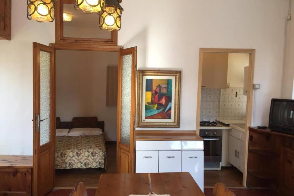 Nel Set Di Piccolo Antico Viola Ferienhaus *