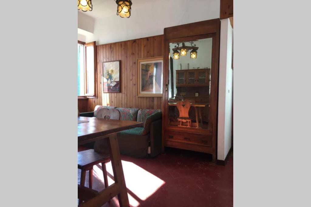 Nel Set Di Piccolo Antico Viola Ferienhaus
